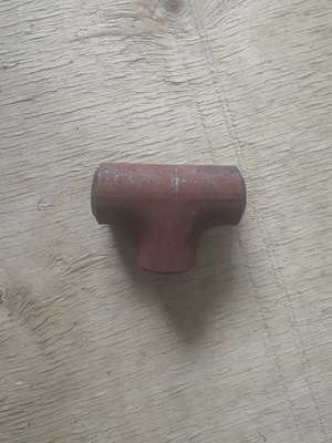 Μπλουζάκι από ανθρακούχο χάλυβα Sch40 Sch80 Std Equal A234WPB για Μαύρη Επιφάνεια Βαφής Σωληνώσεων